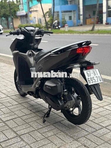 Vario 150 đời 2021 màu Vàng cát biển 67