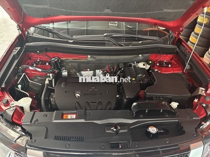 Mitsubishi Outlander Đỏ 7 chỗ