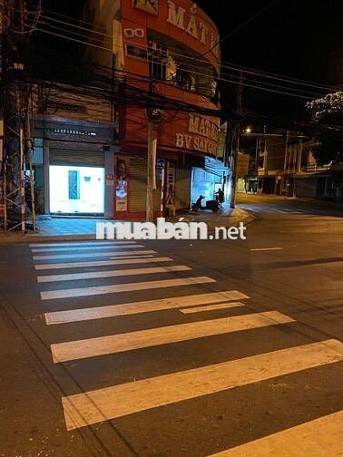 Cho thuê mặt bằng góc đường 2-4 và đường Đặng tất