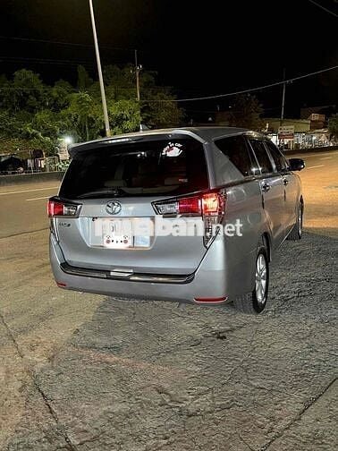 Toyota Innova 2.0E  Xe Gia đình đi ít