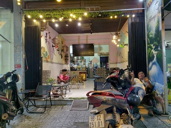 CHO THUÊ MẶT BẰNG TRƯỚC QUÁN CAFE, ĐƯỜNG ÂU DƯƠNG LÂN, QUẬN 8.