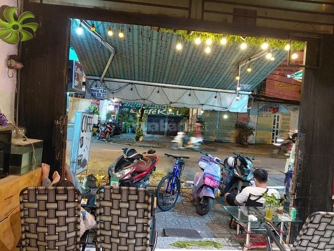 CHO THUÊ MẶT BẰNG TRƯỚC QUÁN CAFE, ĐƯỜNG ÂU DƯƠNG LÂN, QUẬN 8.