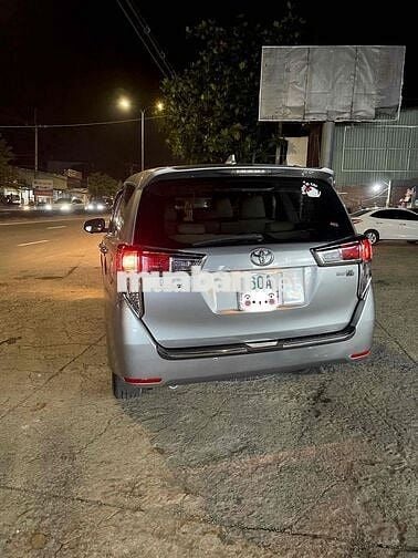 Toyota Innova 2.0E  Xe Gia đình đi ít