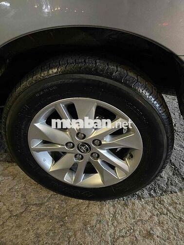Toyota Innova 2.0E  Xe Gia đình đi ít