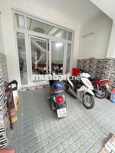 Nhà trệt 2 lầu full nội thất  - Thuận tiện kinh doanh