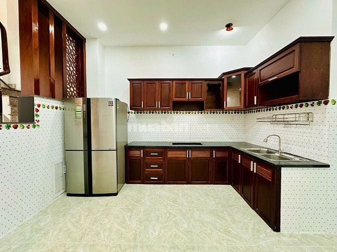 Bán gấp nhà Nguyễn Trọng Tuyển. Phường 8. Phú Nhuận. Giá 3 tỷ 990