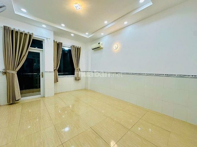 Bán gấp nhà Nguyễn Trọng Tuyển. Phường 8. Phú Nhuận. Giá 3 tỷ 990