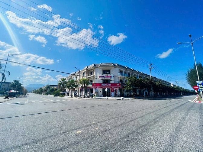 Bán căn shophouse giá rẻ đường 33m liền kề cảng khu TMTD làm Vp và ở