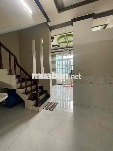 Nhà lầu 2 phòng 2 máy lạnh sau lưng ĐH Y Dược