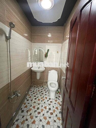 Nhà lầu 2 phòng 2 máy lạnh sau lưng ĐH Y Dược