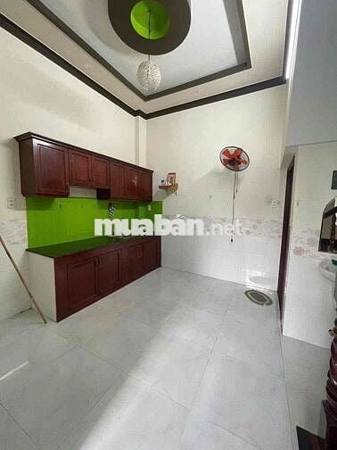 Nhà lầu 2 phòng 2 máy lạnh sau lưng ĐH Y Dược