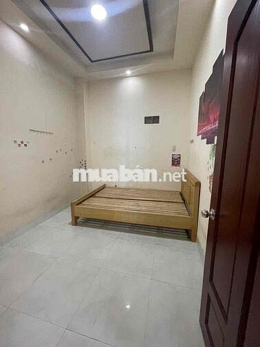 Nhà lầu 2 phòng 2 máy lạnh sau lưng ĐH Y Dược