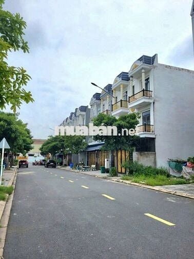 Cho thuê nhà 2 lầu 1 trệt 4pn 4wc khu nhà ở Hoàng Nam 2 Phú Lợi