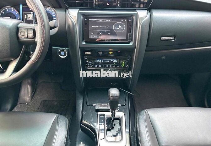 Toyota Fortuner 2024 2.4L 4x2 sx 2024 màu đen