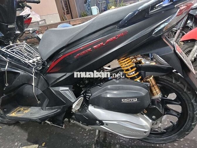 Xe nhãn hiệu Honda là xe tay ga màu đen