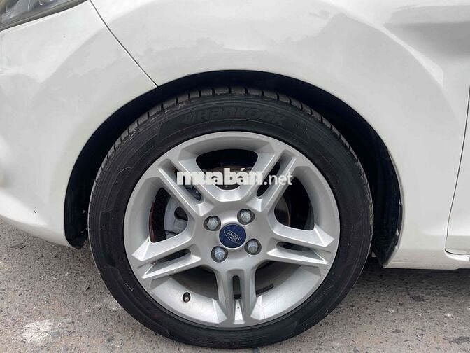 Ford Fiesta 2011 Tự động Trắng