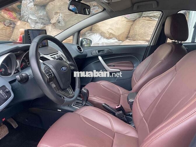 Ford Fiesta 2011 Tự động Trắng