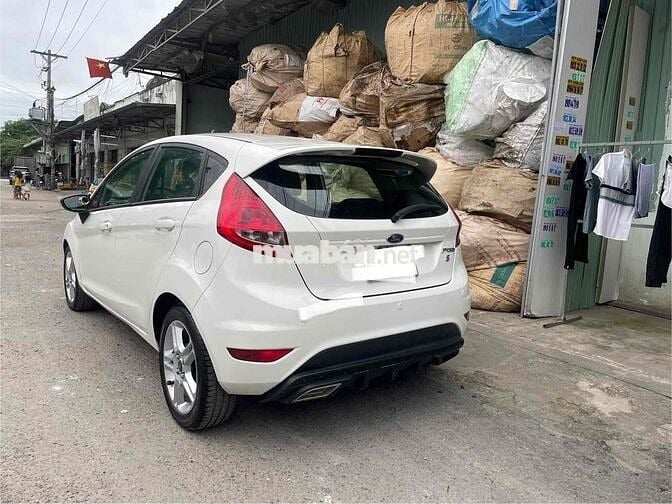 Ford Fiesta 2011 Tự động Trắng
