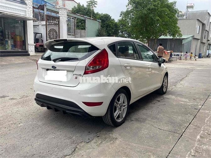 Ford Fiesta 2011 Tự động Trắng