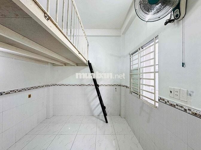 Cho thuê phòng duplex rộng có sẵn máy lạnh , ngay chợ hạnh thông tây