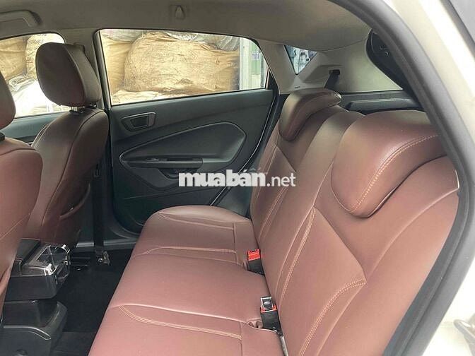 Ford Fiesta 2011 Tự động Trắng