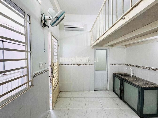 Cho thuê phòng duplex rộng có sẵn máy lạnh , ngay chợ hạnh thông tây