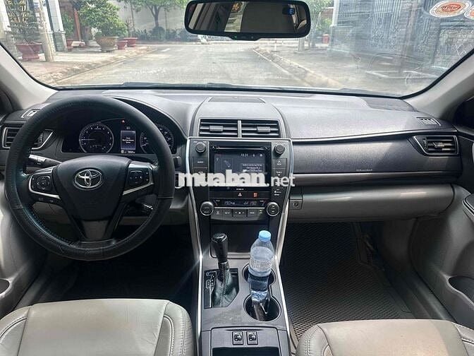 Toyota Camry 2015 XLE 2.5 AT - 76000 km