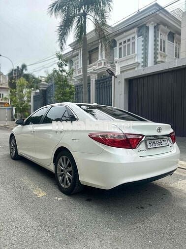 Toyota Camry 2015 XLE 2.5 AT - 76000 km
