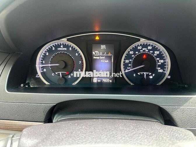 Toyota Camry 2015 XLE 2.5 AT - 76000 km