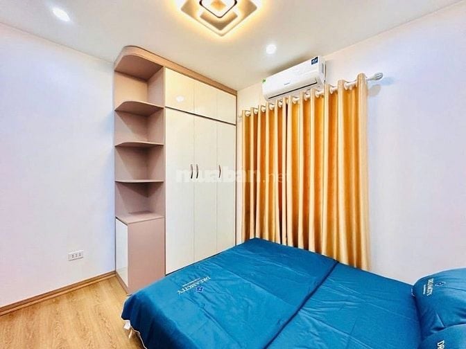 Kẹt vốn bán nhà Đường Lê Văn Sỹ Phú Nhuận 70m2 Giá 3ty4 Có sổ riêng 