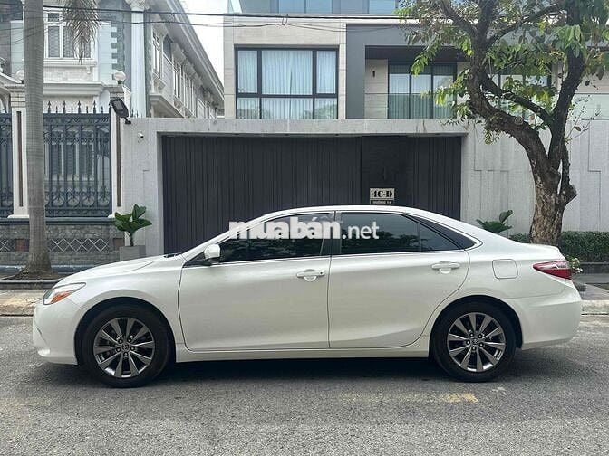 Toyota Camry 2015 XLE 2.5 AT - 76000 km