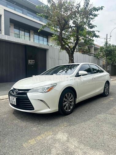 Toyota Camry 2015 XLE 2.5 AT - 76000 km