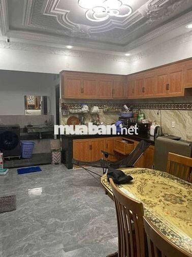 Nhà gần trưog ng hiền,dt rôg 2căn gồm 1 căn cấp 4 +1 căn lầu 2pn 2wc .