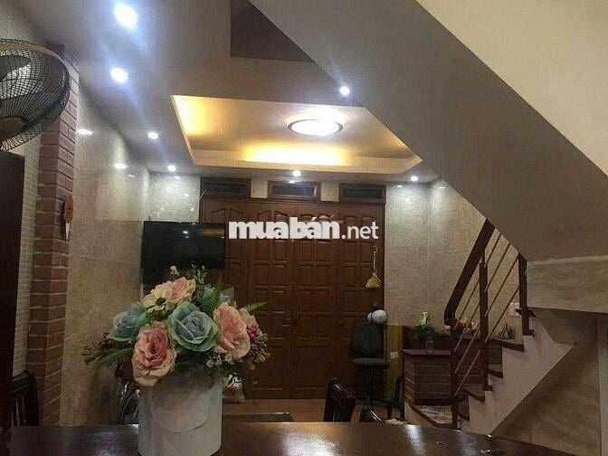 Cho thuê nhà ngõ 179 Vĩnh Hưng - Ô tô đỗ cửa - 40m2 - 5 phòng - 12tr