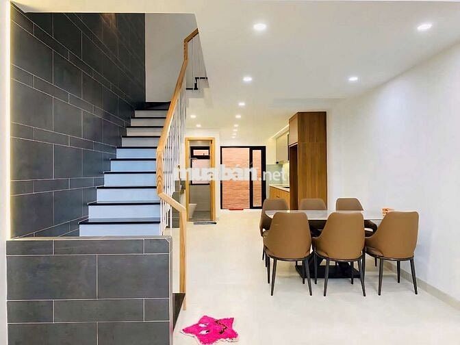 BÁN GẤP NHÀ PHỐ BCONS SỔ SẴN 4 TẦNG, VIEW ĐẸP, GẦN LÀNG ĐH, GA METRO