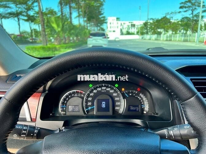 Toyota Camry 2.5G 2013 màu đen