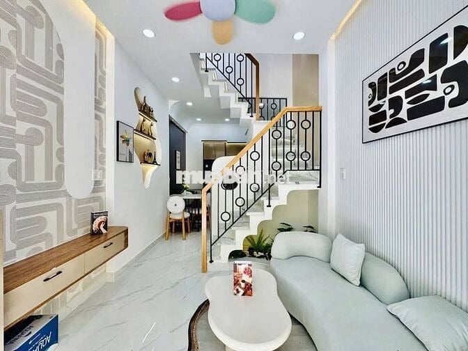 Bán gấp nhà Phạm Văn Hai, Tân Bình 32 m2/3 tỷ 290. 1T1L sổ hồng riêng