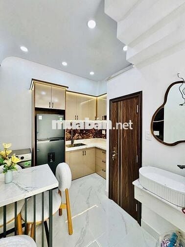 Bán gấp nhà Phạm Văn Hai, Tân Bình 32 m2/3 tỷ 290. 1T1L sổ hồng riêng