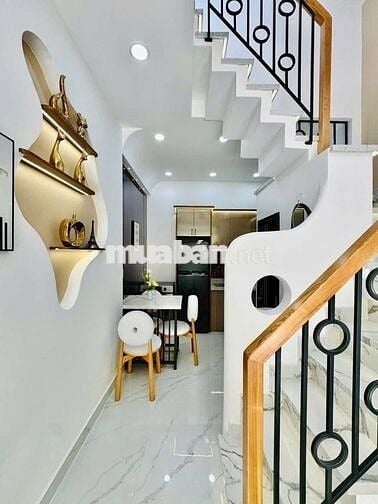 Bán gấp nhà Phạm Văn Hai, Tân Bình 32 m2/3 tỷ 290. 1T1L sổ hồng riêng