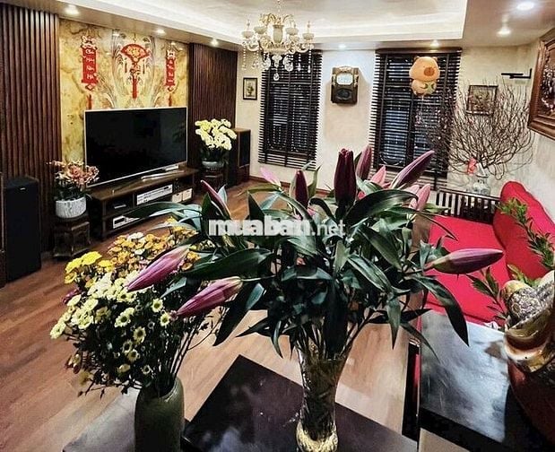 NHÀ ĐẸP, MẶT TIỀN RỘNG VỀ Ở NGAY, GẦN HỒ TÂY!!!