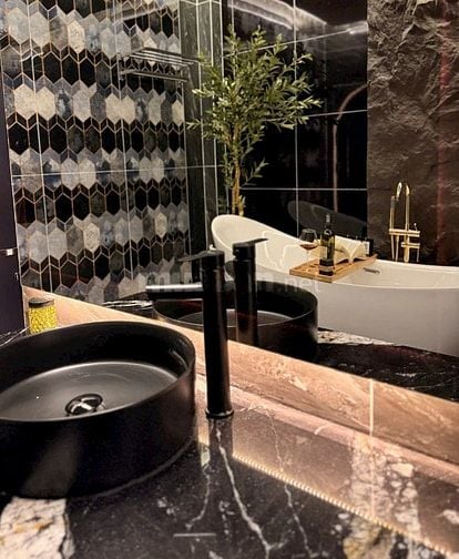 Nhà dt108m2 đúc 5 tầng 8pn thang máy hẻm 12m Lê Văn Quới,Q.Bình Tân