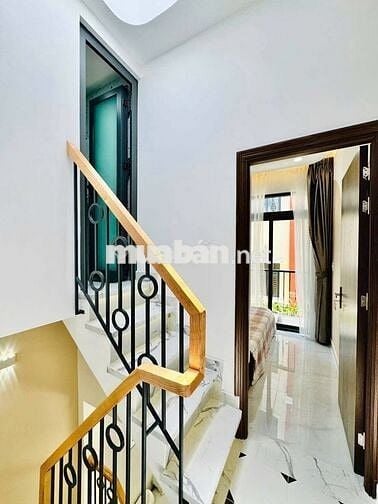 Bán gấp nhà Phạm Văn Hai, Tân Bình 32 m2/3 tỷ 290. 1T1L sổ hồng riêng