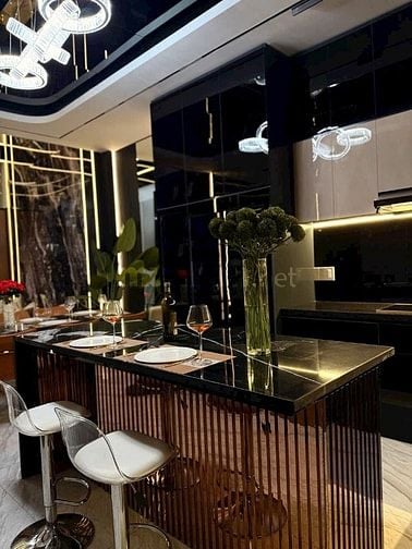 Nhà dt108m2 đúc 5 tầng 8pn thang máy hẻm 12m Lê Văn Quới,Q.Bình Tân