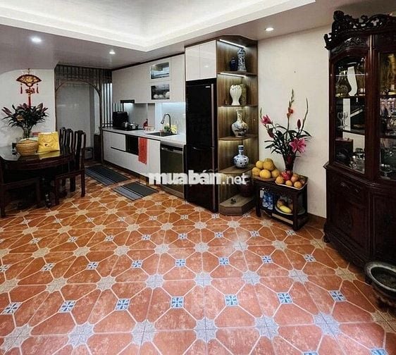 NHÀ ĐẸP, MẶT TIỀN RỘNG VỀ Ở NGAY, GẦN HỒ TÂY!!!