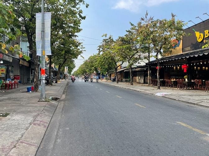 Cho thuê nhà mặt tiền Song Hành, Lê Thị Hà, 4m x 15m, 10tr