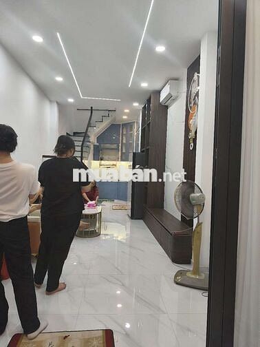 Nhà mới vào ở ngay, ngay mặt mặt đường Nguyễn Trọng tuyển p2 tân bình