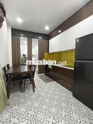 Nhà mới vào ở ngay, ngay mặt mặt đường Nguyễn Trọng tuyển p2 tân bình
