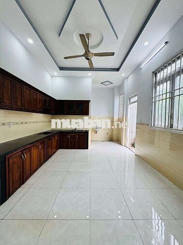 Nhà phố sau lưng trường cấp 2 Đông Chiêu đường Đặng Văn Mây Dĩ An