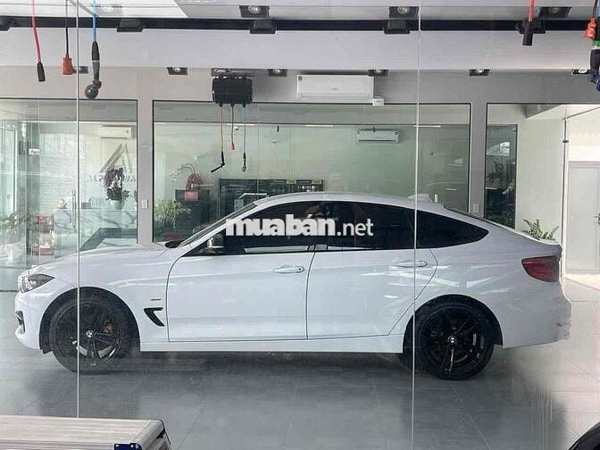 BMW 3 Series 2016 320i GT - 82000 km