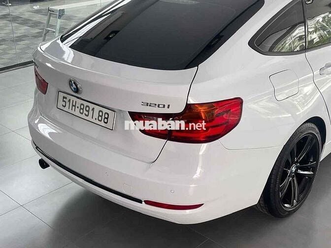 BMW 3 Series 2016 320i GT - 82000 km